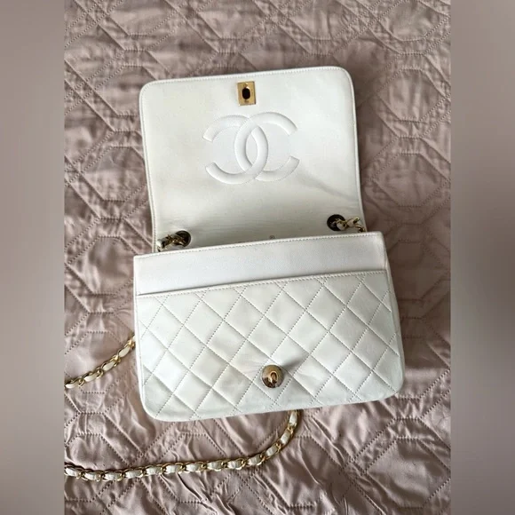 Chanel Vintage White Lambskin Full Flap Bag - Picture 9 of 13